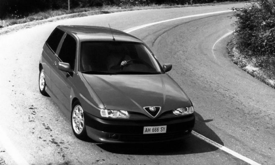  Alfa Romeo 145 Quadrifoglio (930A) 1995 года  (фото 4 из 6)